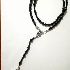 Rozariu negru din perle de sticla si margele de nisip