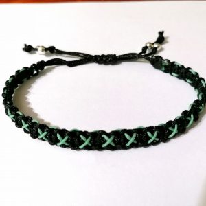 Bratara pentru barbati cu snur negru si model vernil