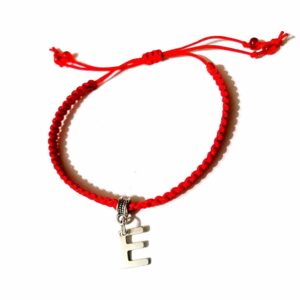 Bratara rosie impletita cu litera E