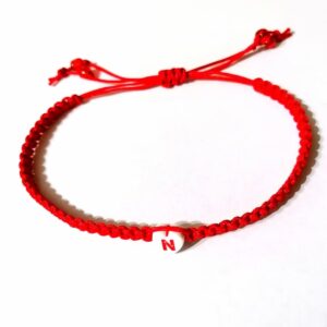 Bratara rosie impletita cu litera N