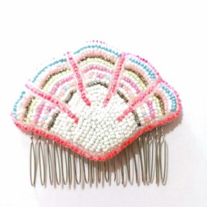 Pieptene ornamental cu model scoica