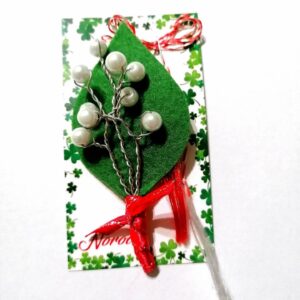 Martisor buchetel de flori albe