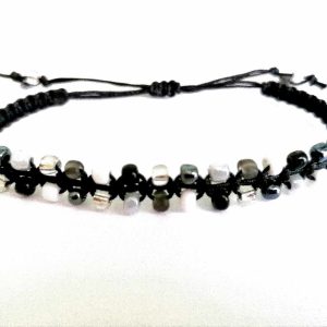 Bratara impletita cu margelute alb-negru-gri