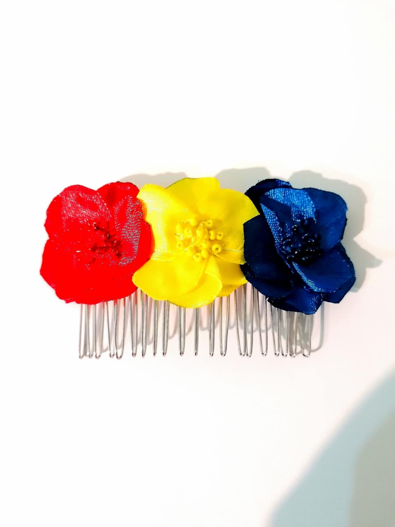 Pieptene decorativ cu flori tricolore